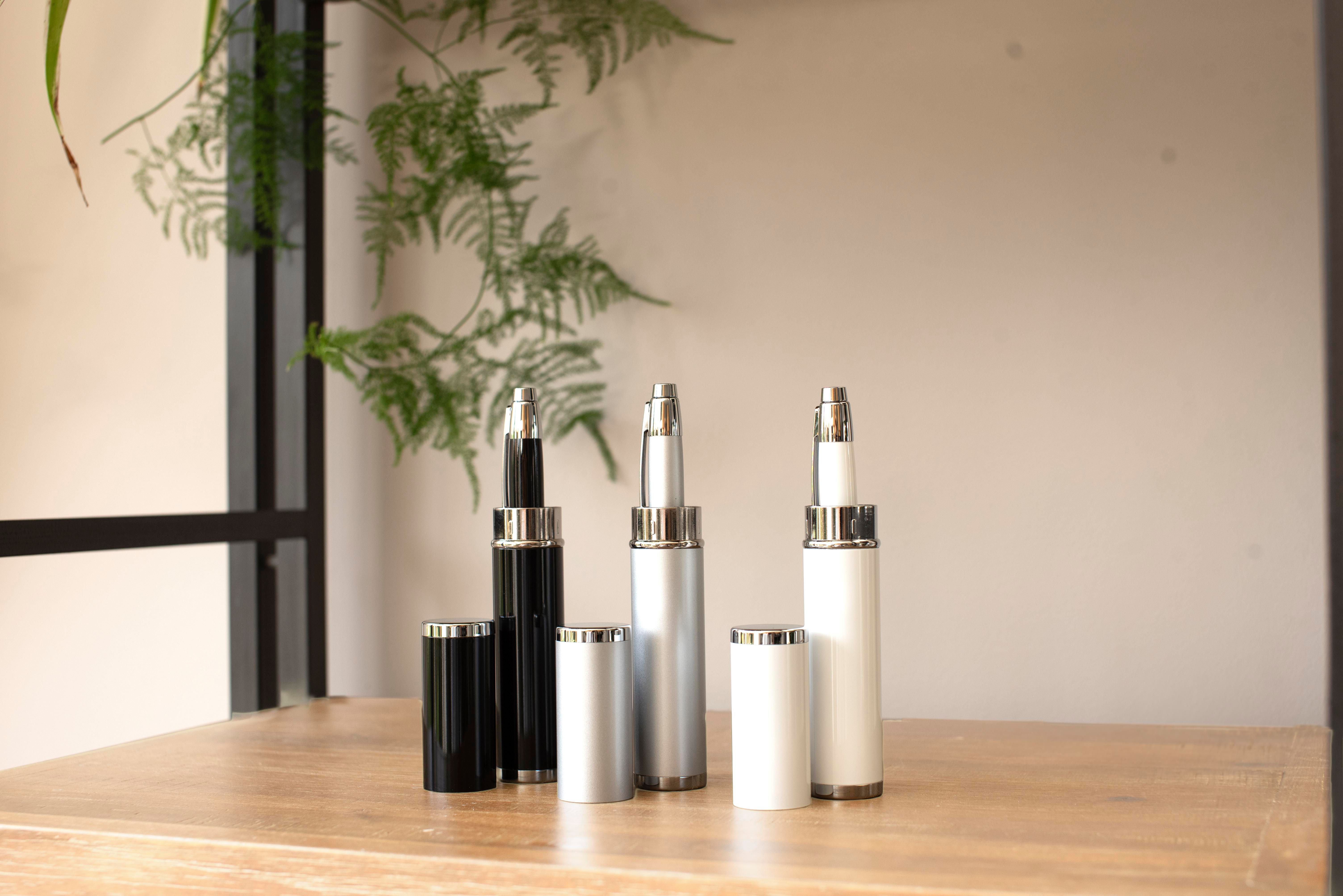 Stylo bille dans un tube assorti Mark