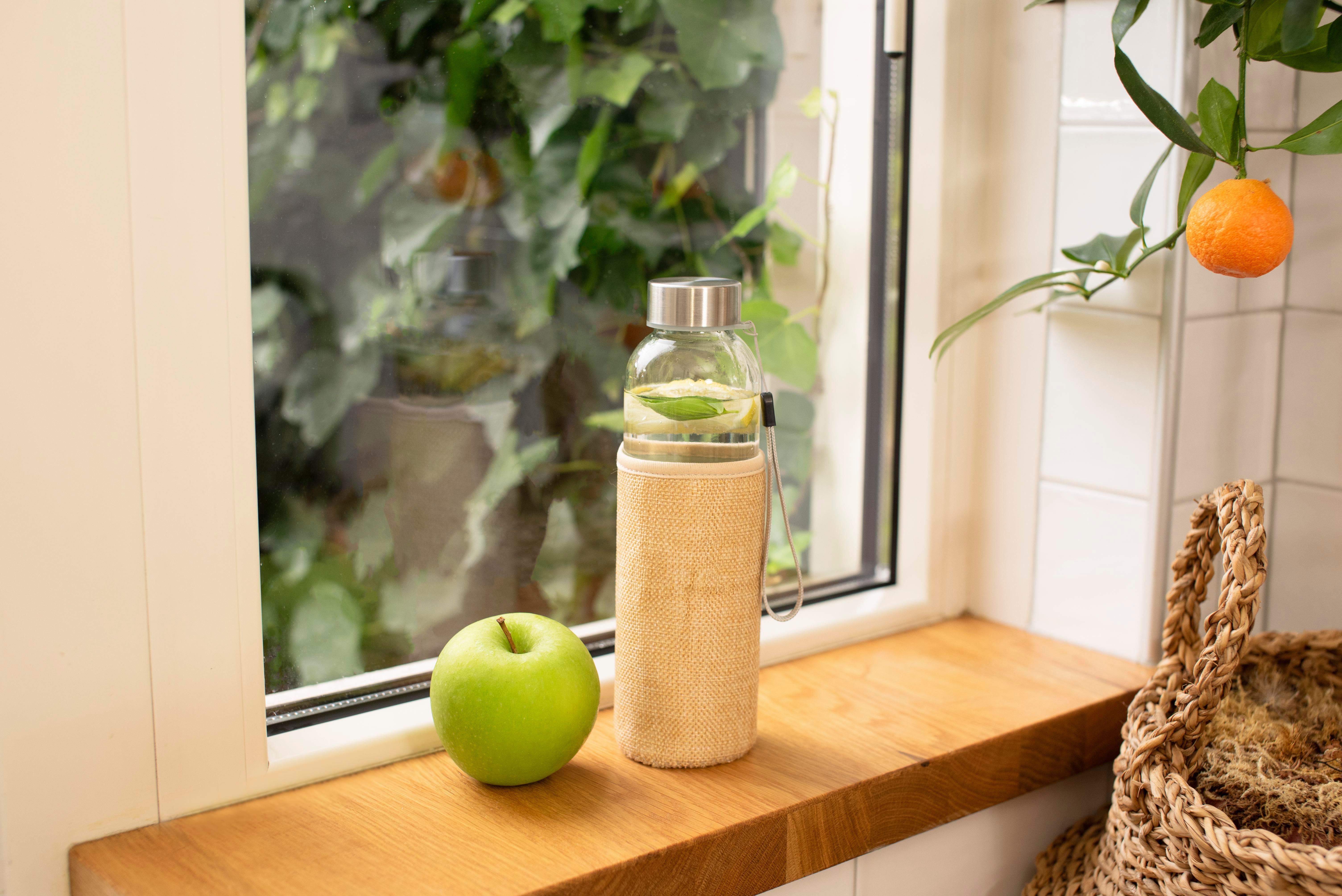 Gourde de 500 ml en verre avec housse en jute Kaydence