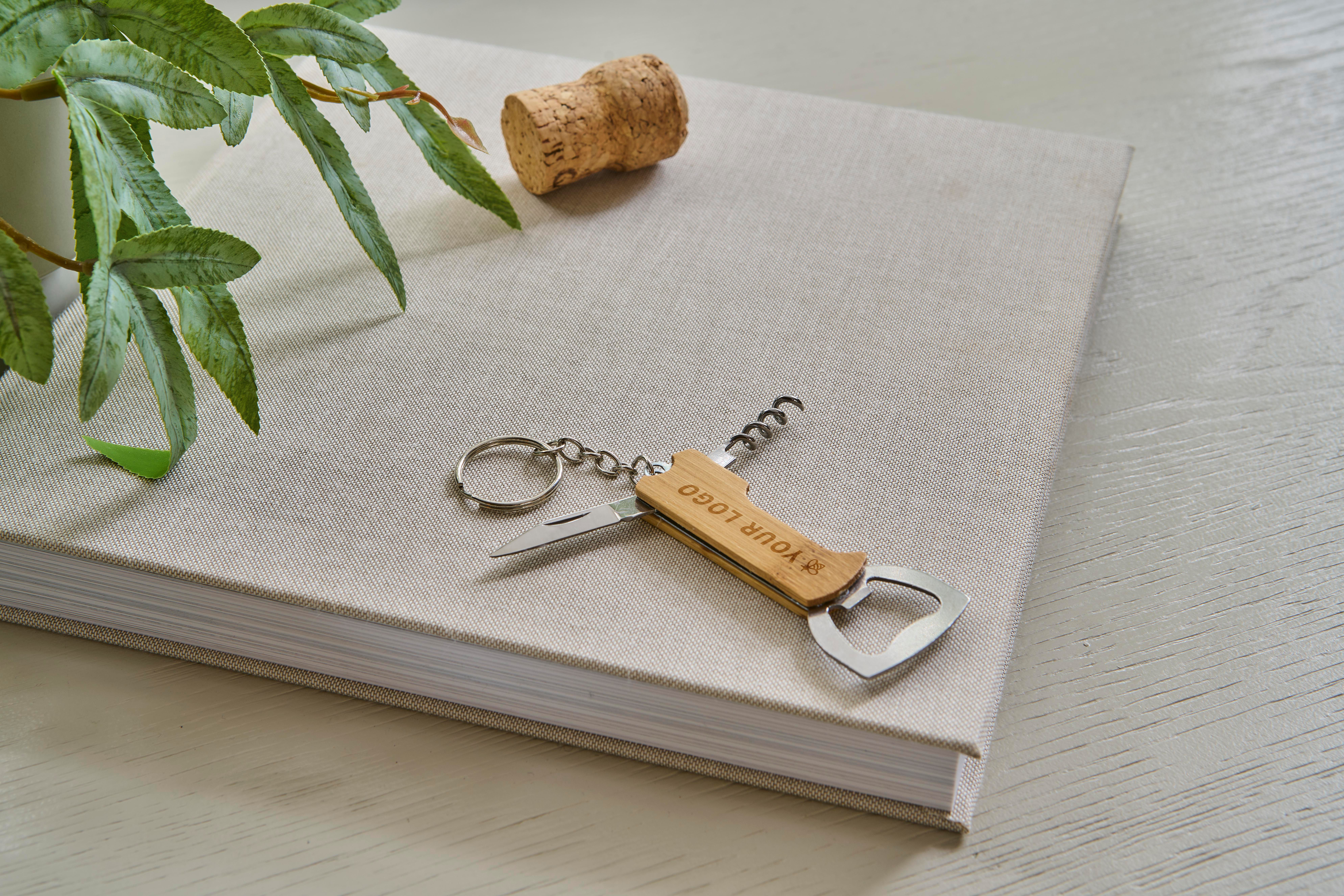 Porte-clés décapsuleur en bambou Stuart