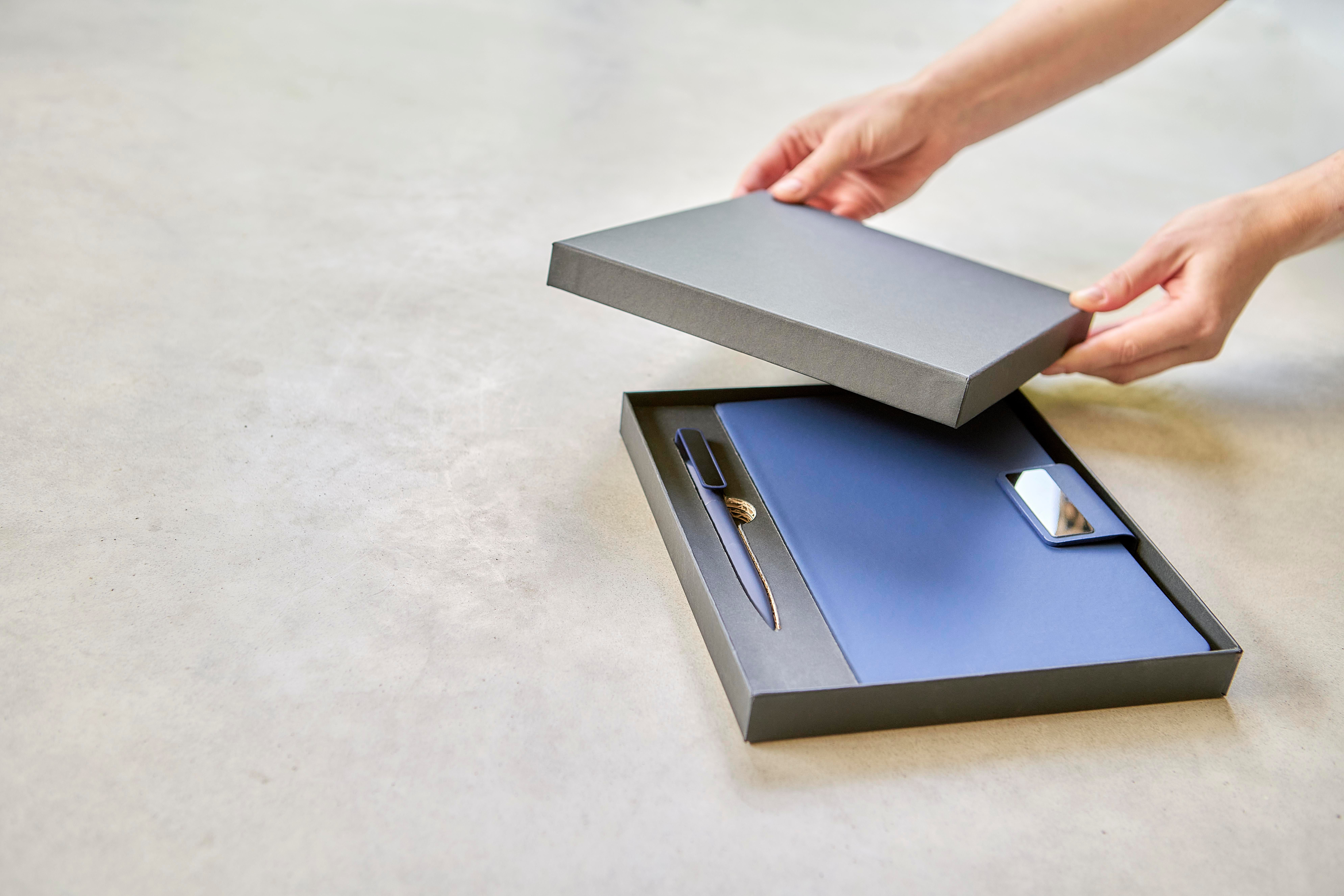 Coffret cadeau de bureau en carton Roan