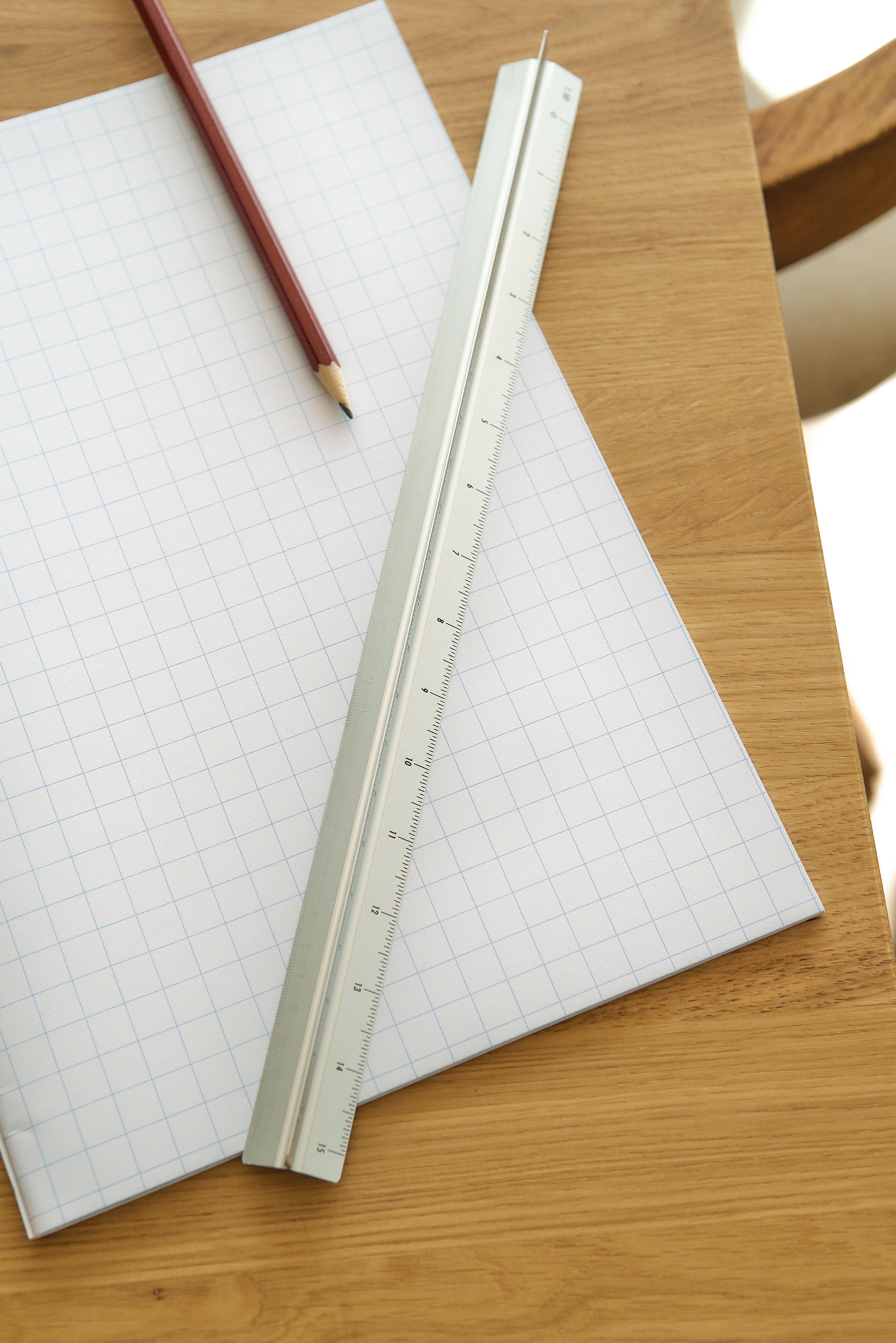 Règle triangulaire en aluminium de 30 cm Tavi