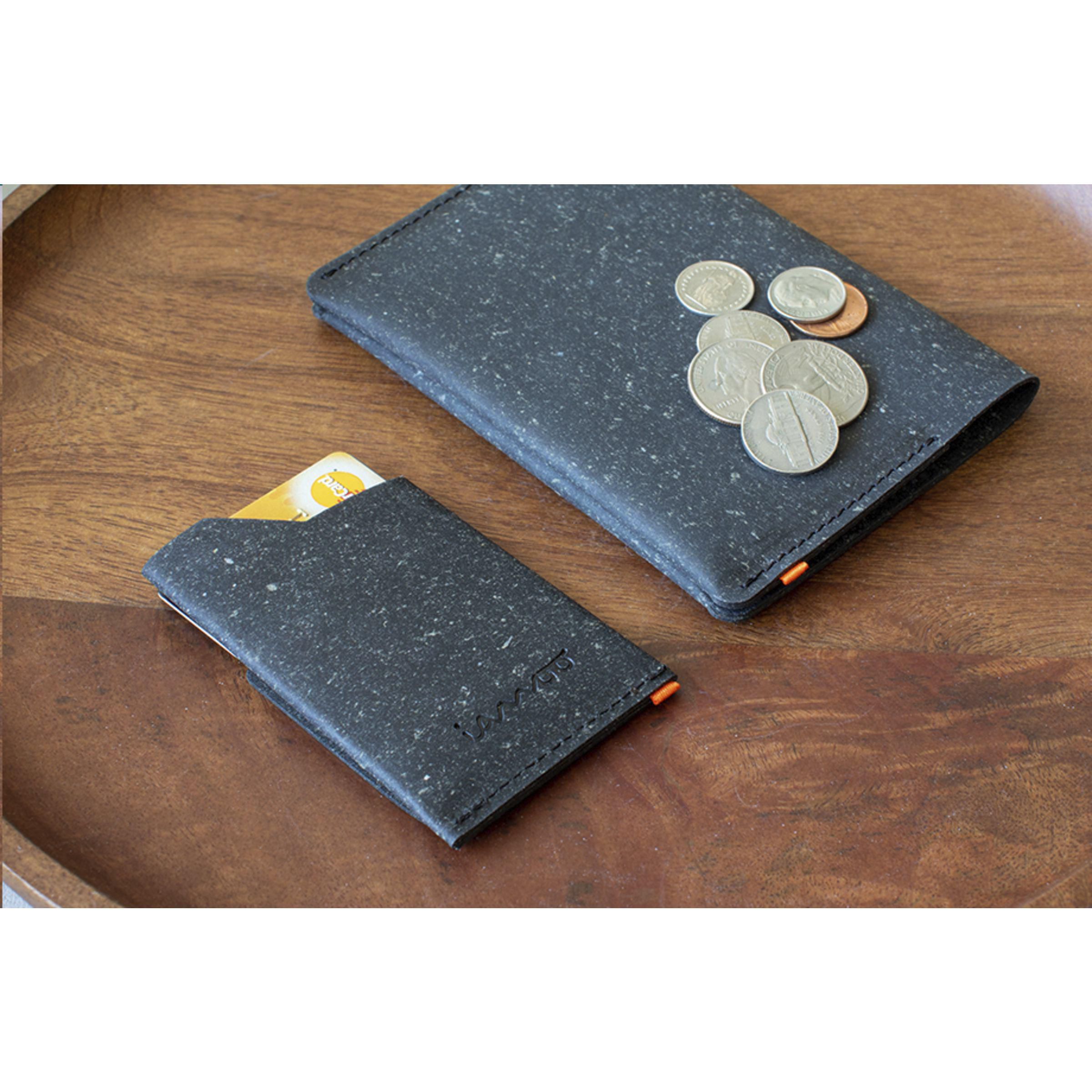 Recycled Leather Passport Holder étui à passeport