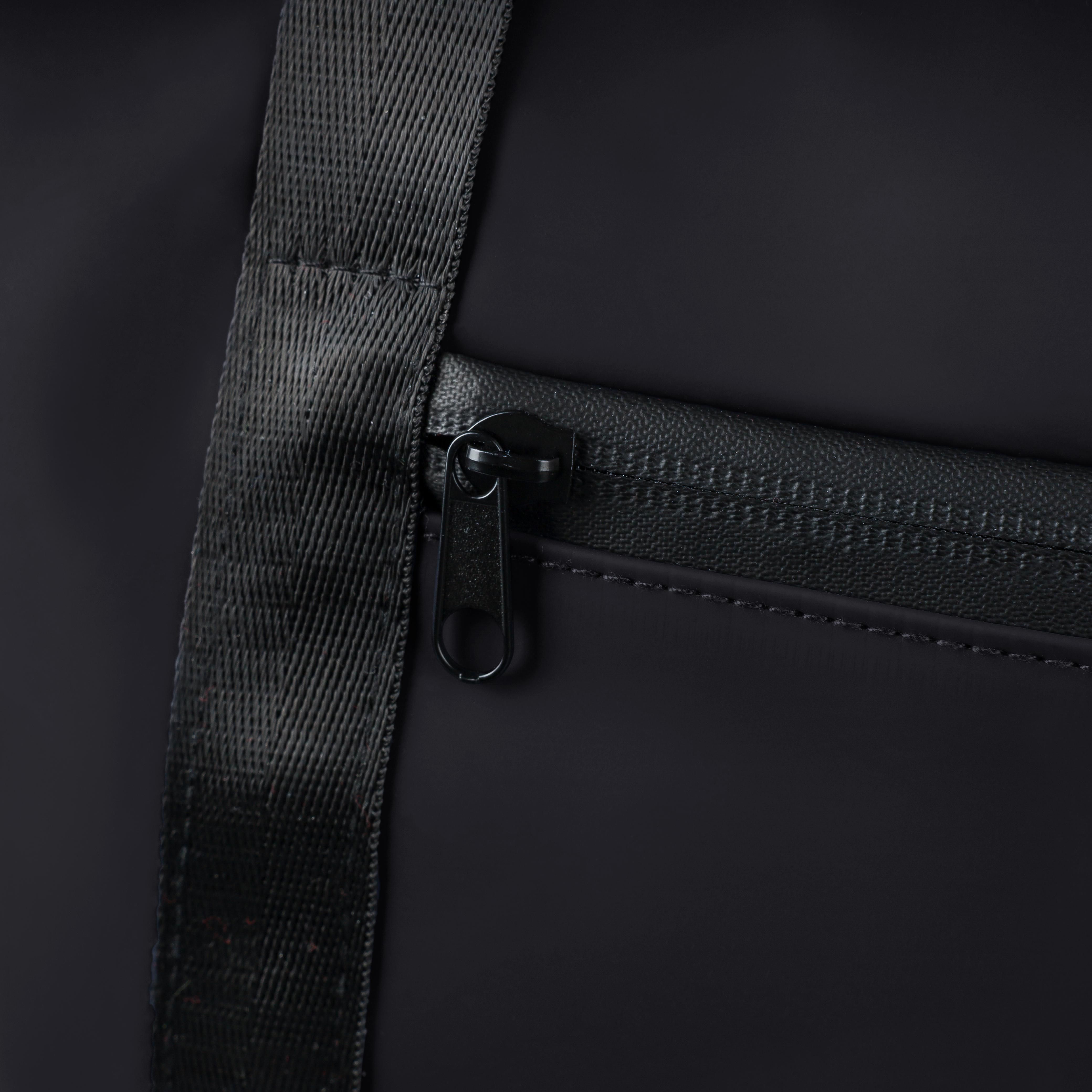 duffelbag af Genbrugt PU læder Mirae - sort