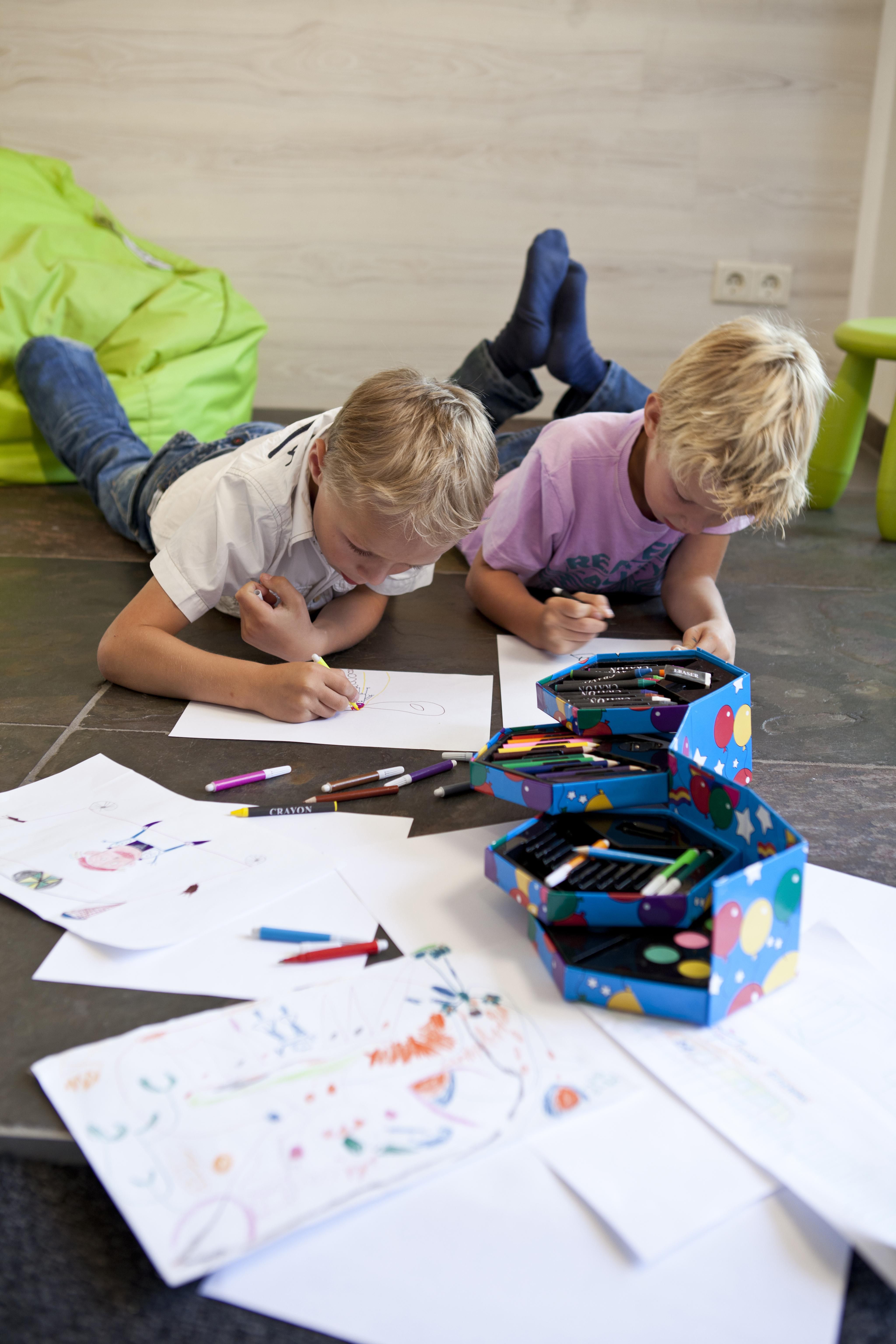 Set à dessin de 56 pièces Kenji